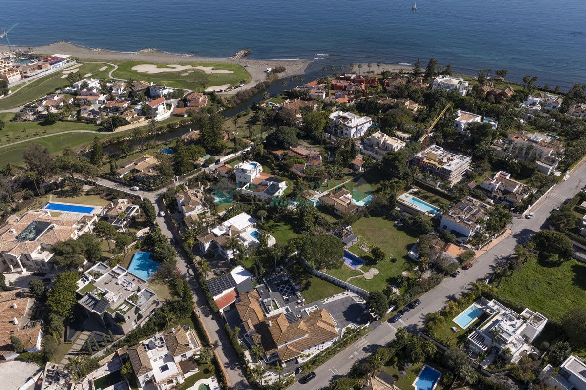 Villa for sale in Estepona