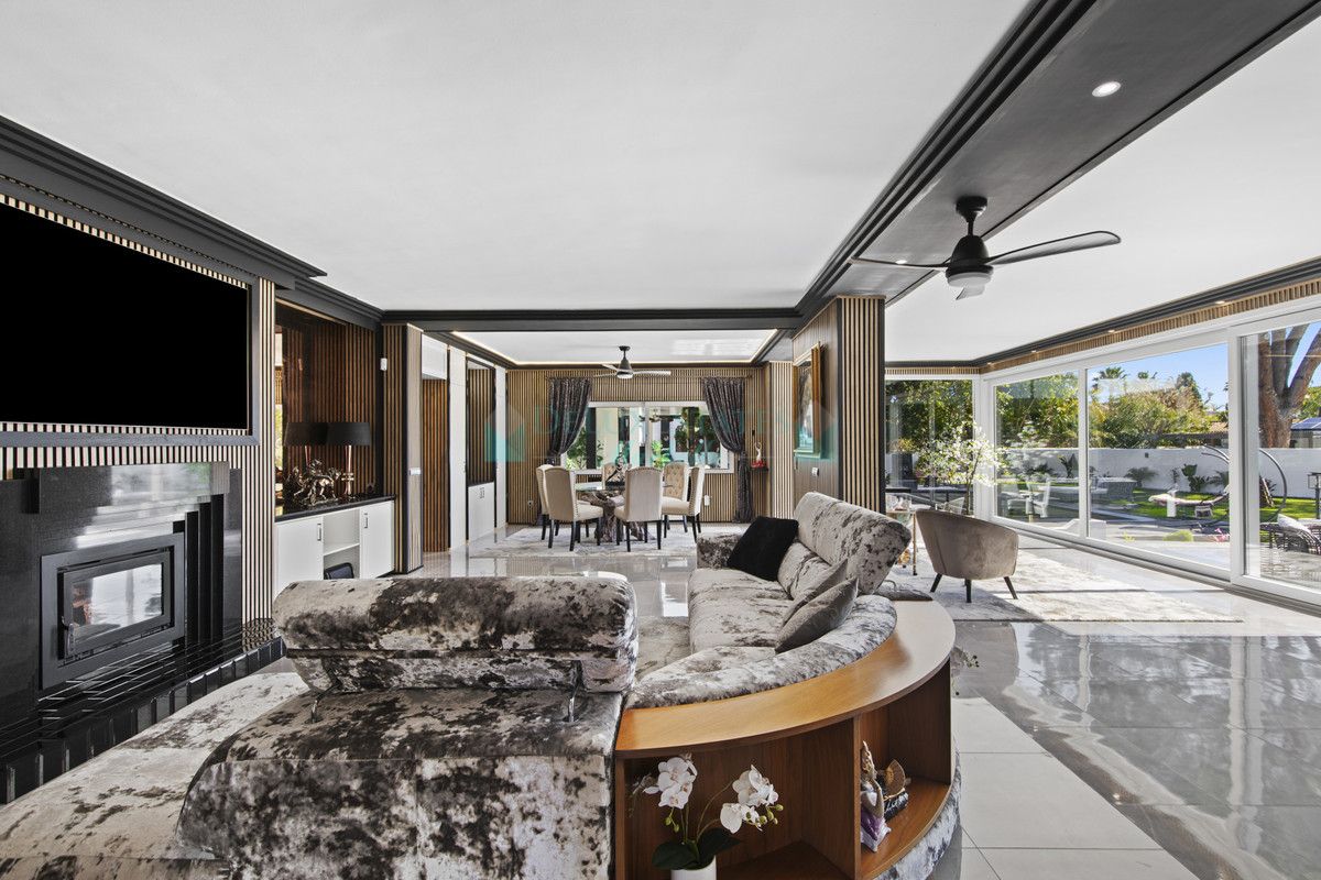 Villa for sale in Estepona