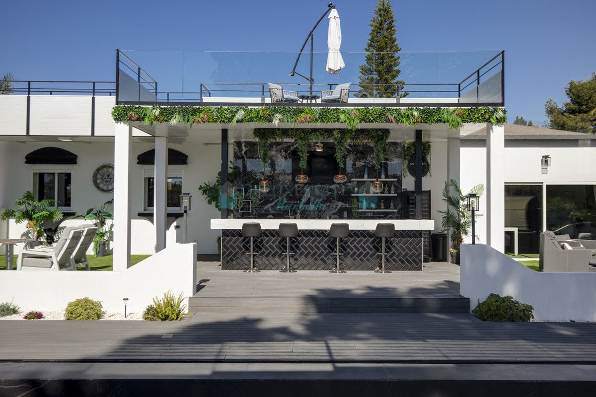 Villa for sale in Estepona