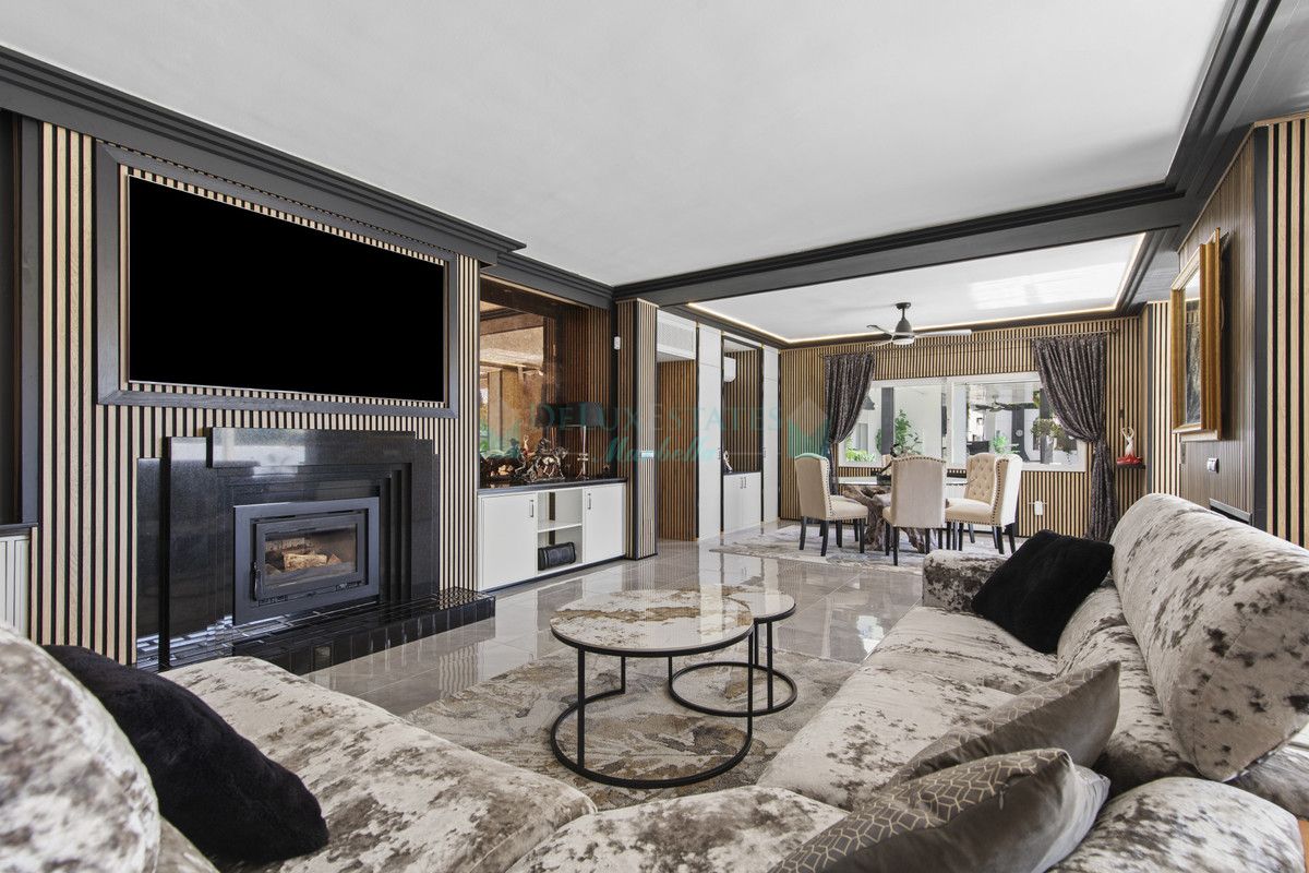 Villa for sale in Estepona