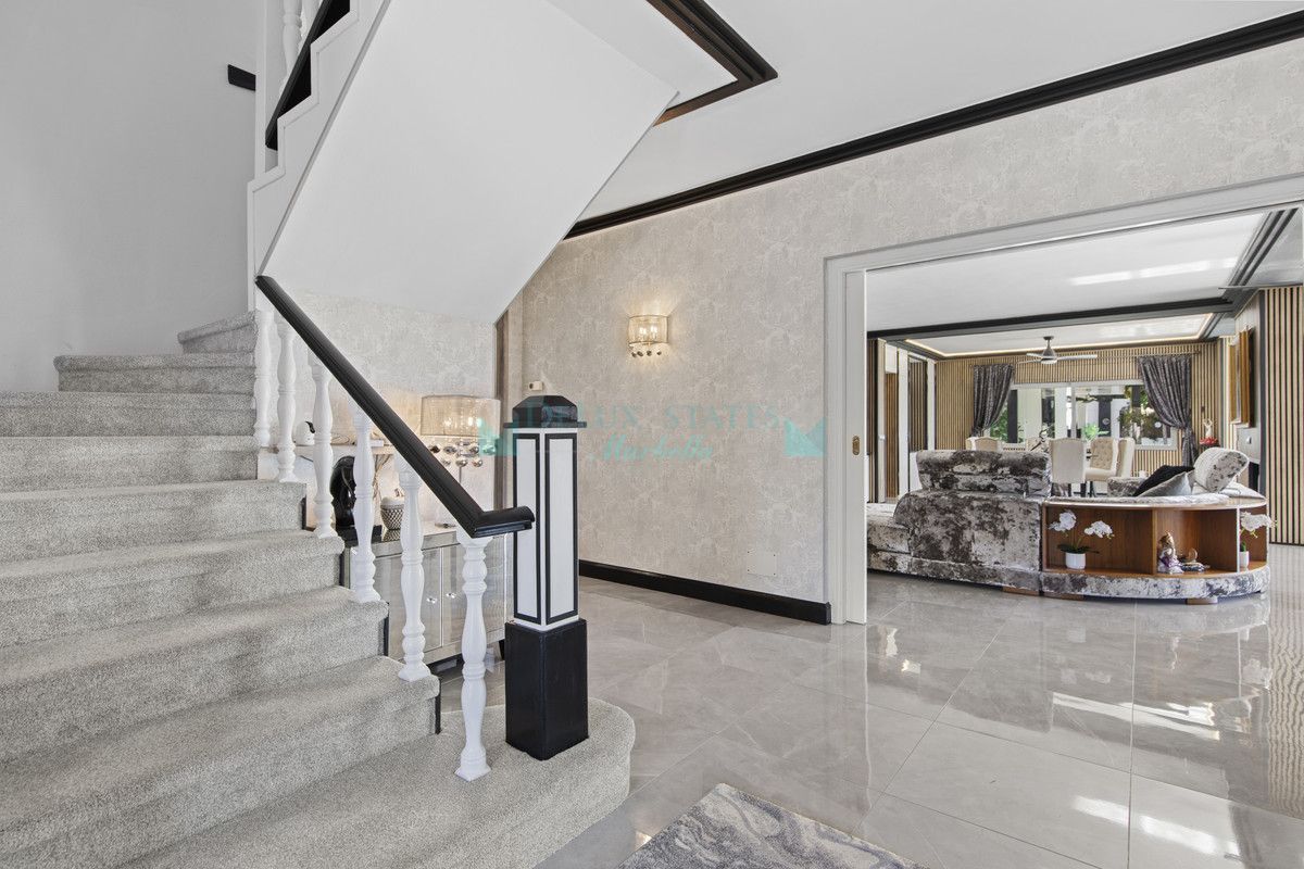 Villa for sale in Estepona