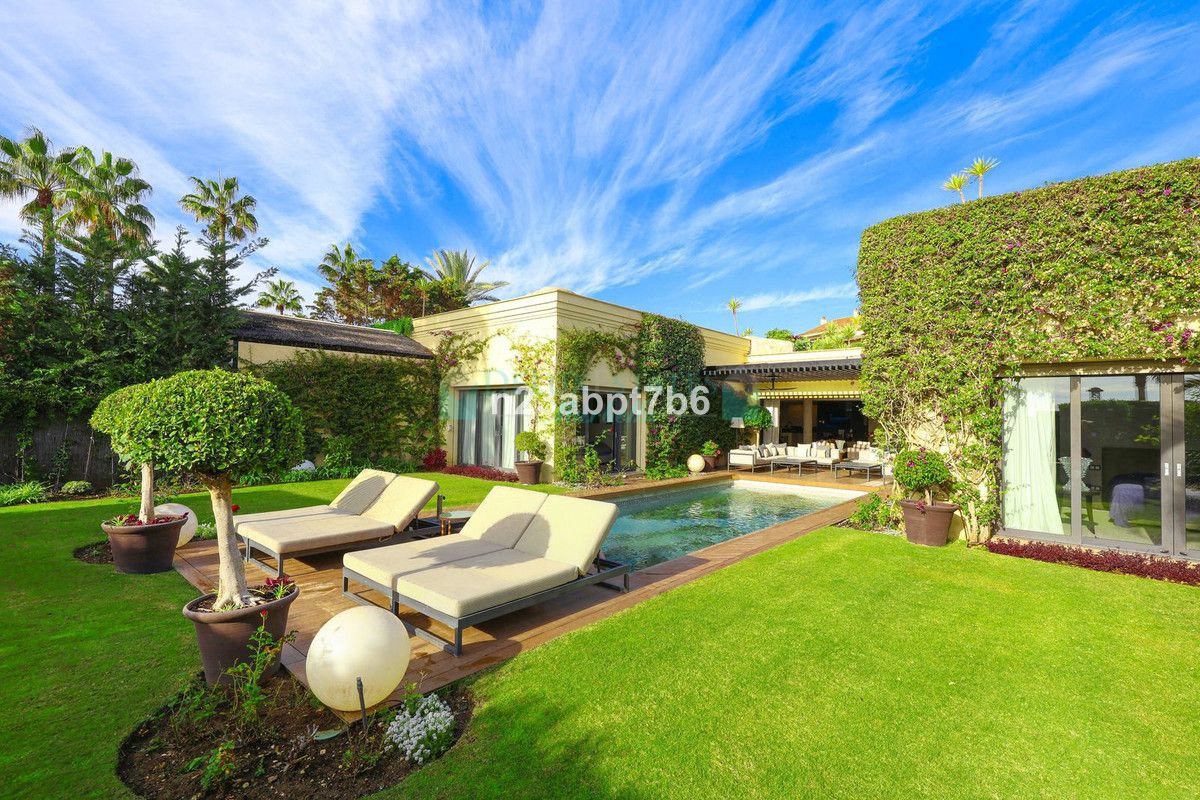 Villa for sale in Marbella - Puerto Banus