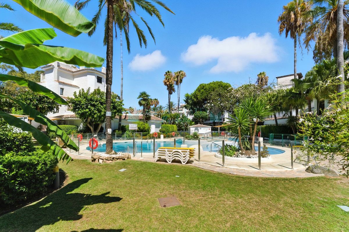 Apartamento Planta Baja en alquiler en Elviria, Marbella Este