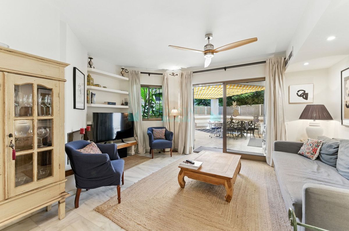 Apartamento Planta Baja en alquiler en Elviria, Marbella Este