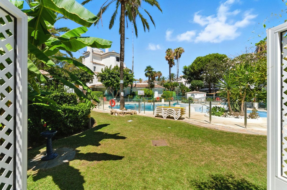 Apartamento Planta Baja en alquiler en Elviria, Marbella Este
