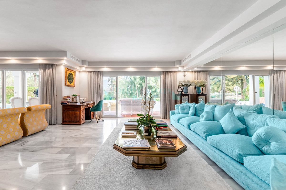 Semi Detached Villa for sale in La Quinta, Benahavis