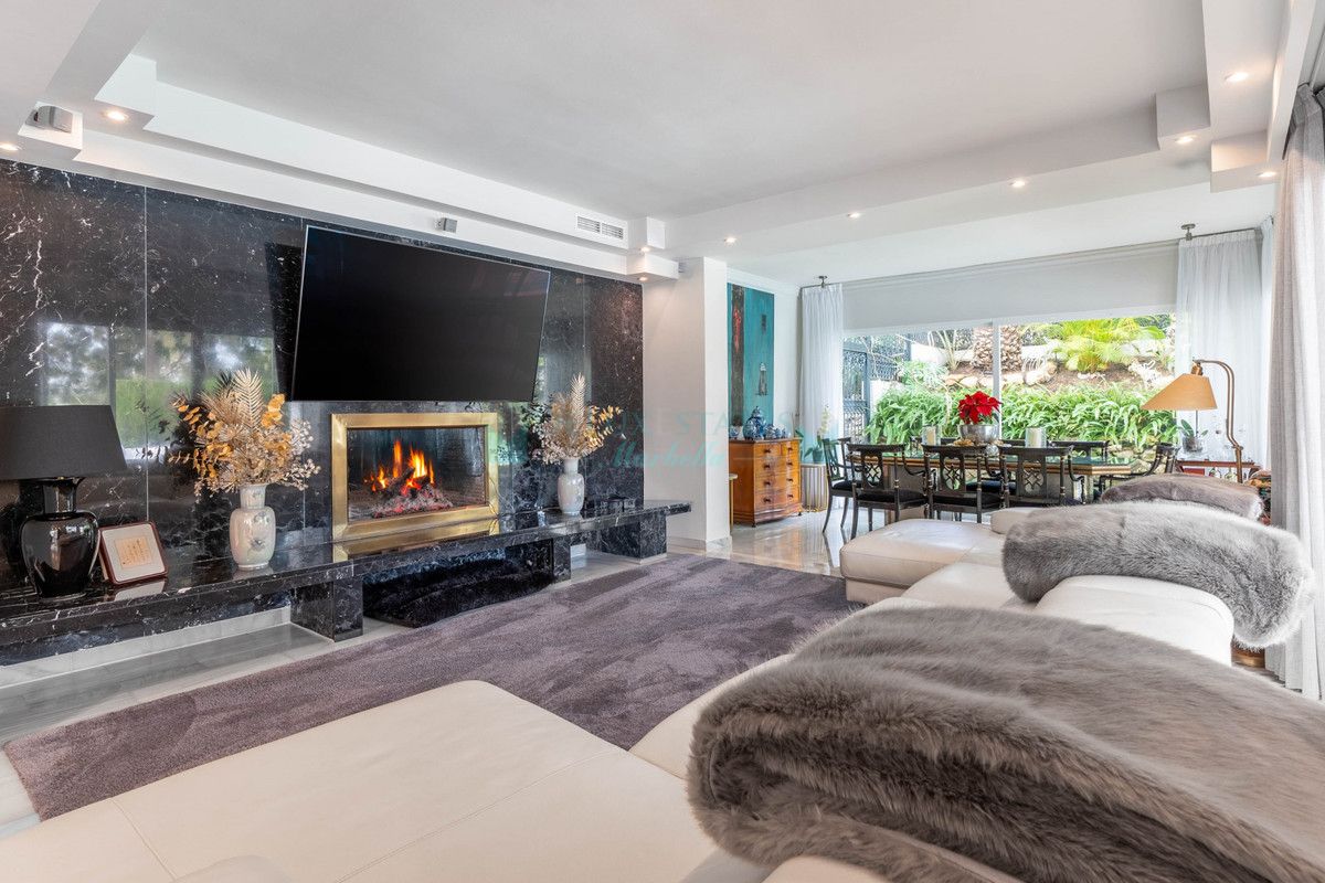 Semi Detached Villa for sale in La Quinta, Benahavis