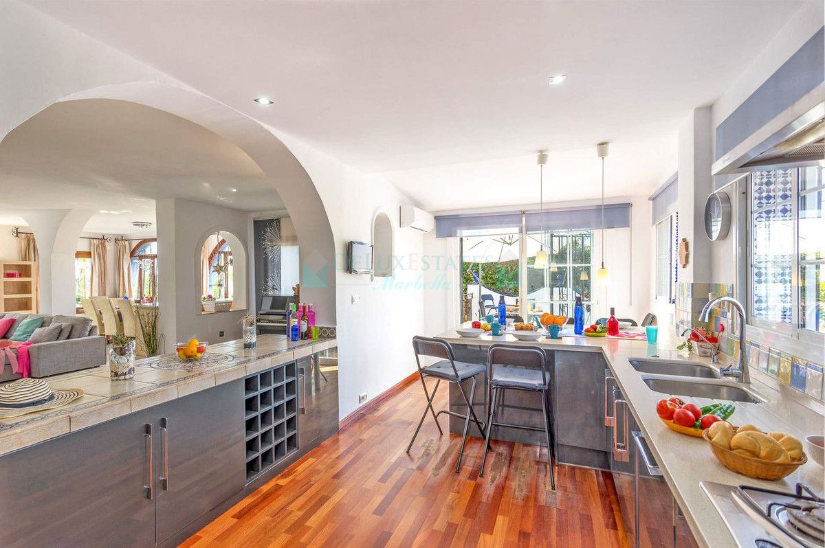 Villa for rent in El Rosario, Marbella East