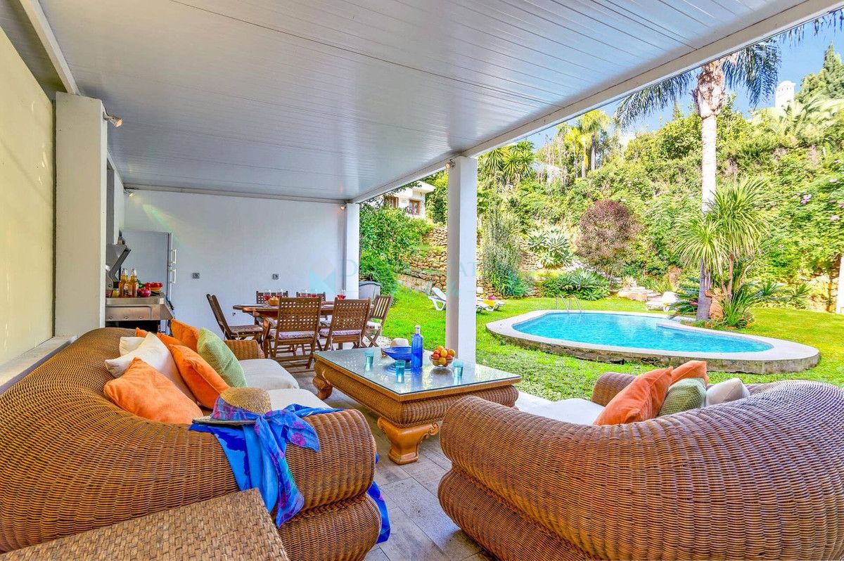 Villa for rent in El Rosario, Marbella East