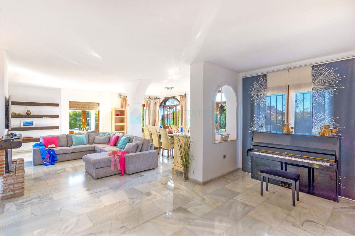 Villa for rent in El Rosario, Marbella East