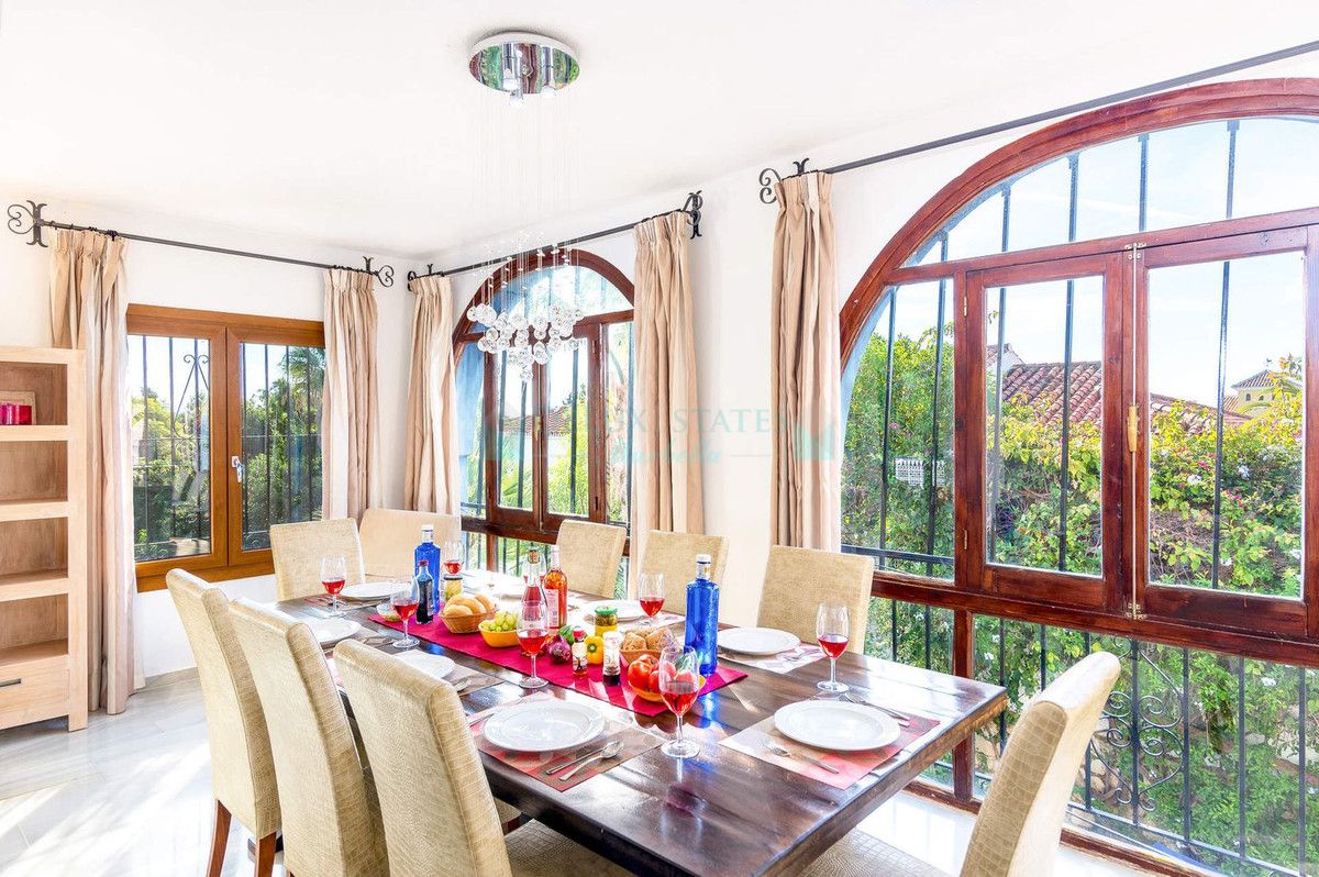 Villa for rent in El Rosario, Marbella East