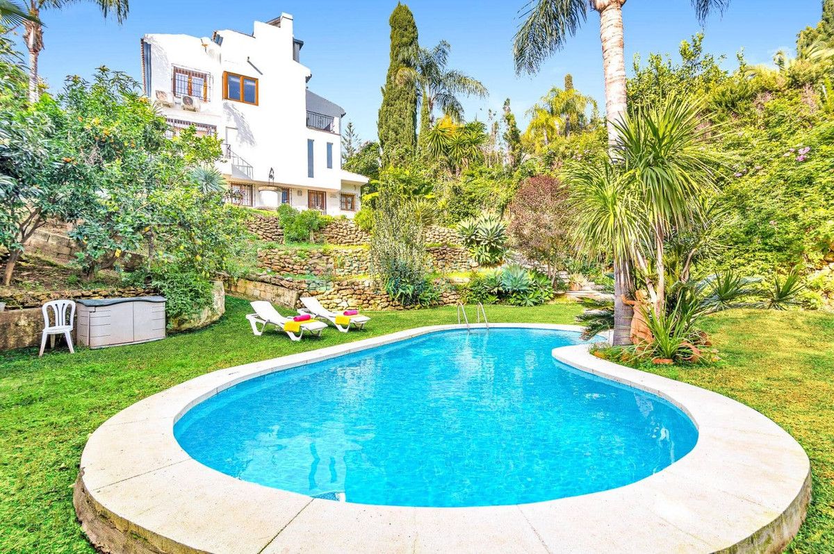 Villa for rent in El Rosario, Marbella East