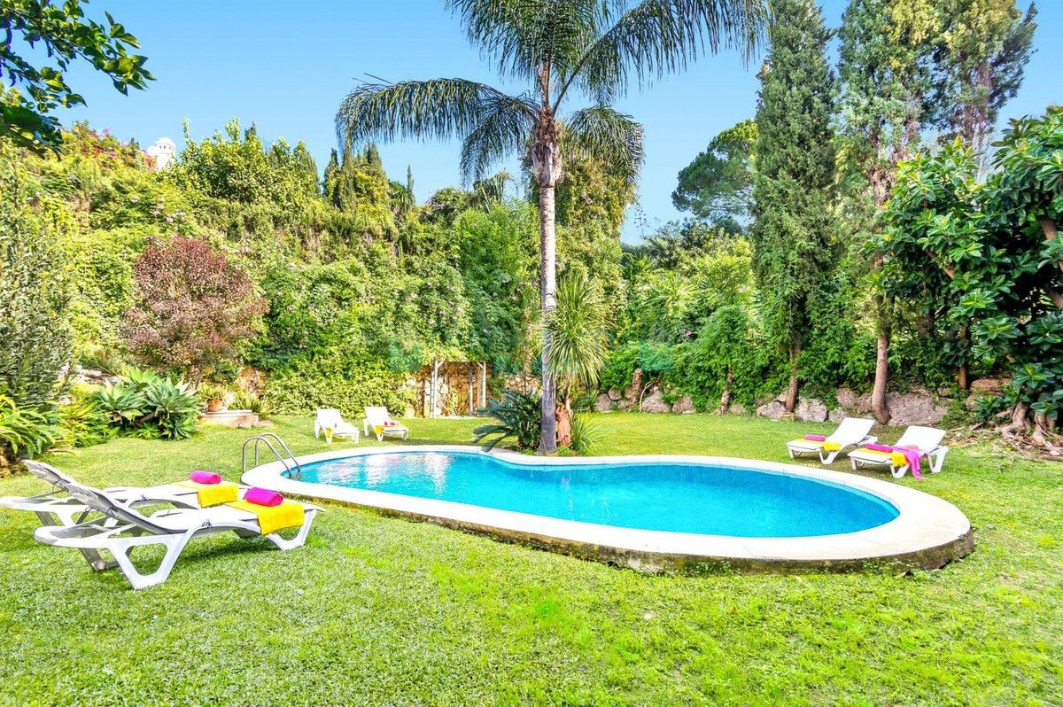 Villa for rent in El Rosario, Marbella East