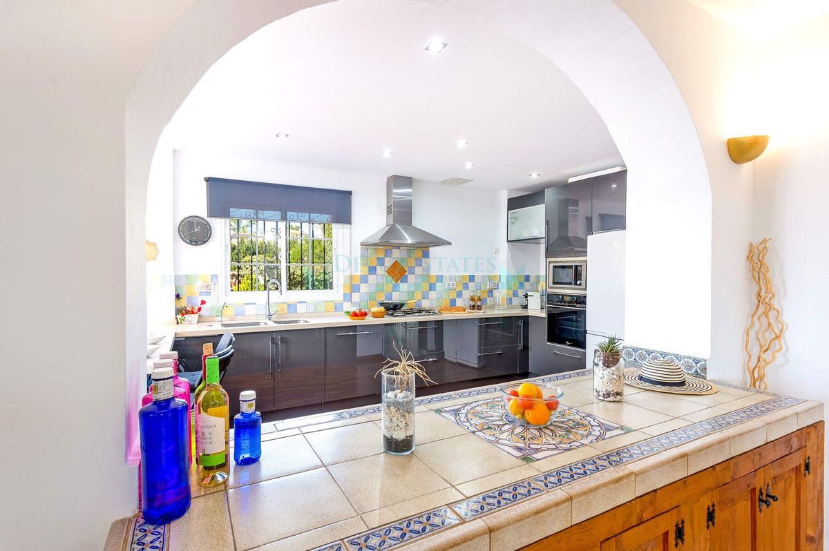 Villa for rent in El Rosario, Marbella East