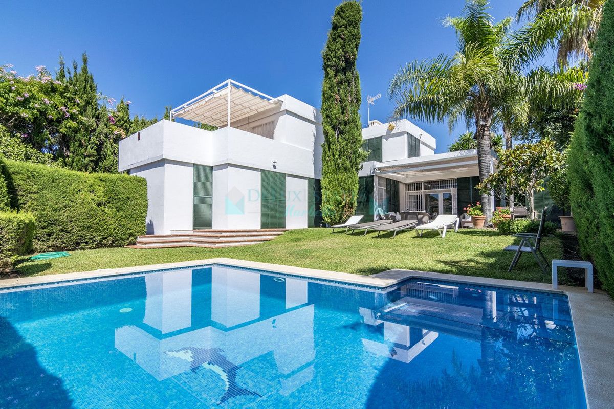 Villa for sale in El Presidente, Estepona