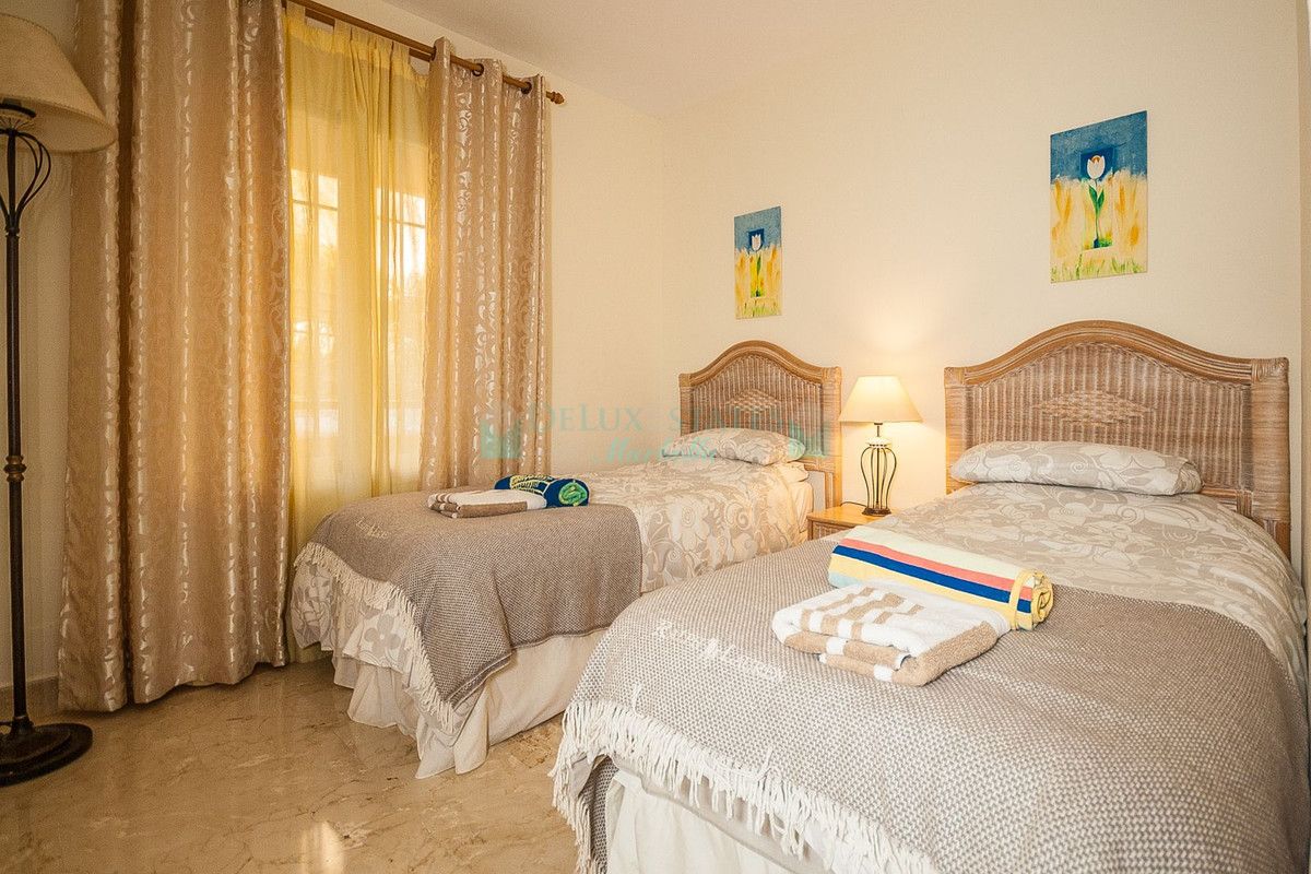 Apartamento Planta Baja en venta en Elviria, Marbella Este