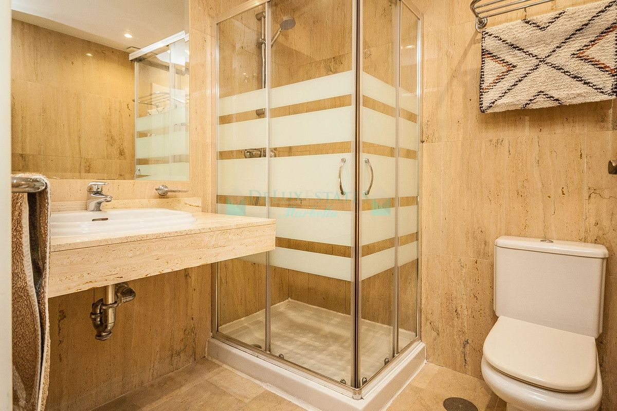 Apartamento Planta Baja en venta en Elviria, Marbella Este