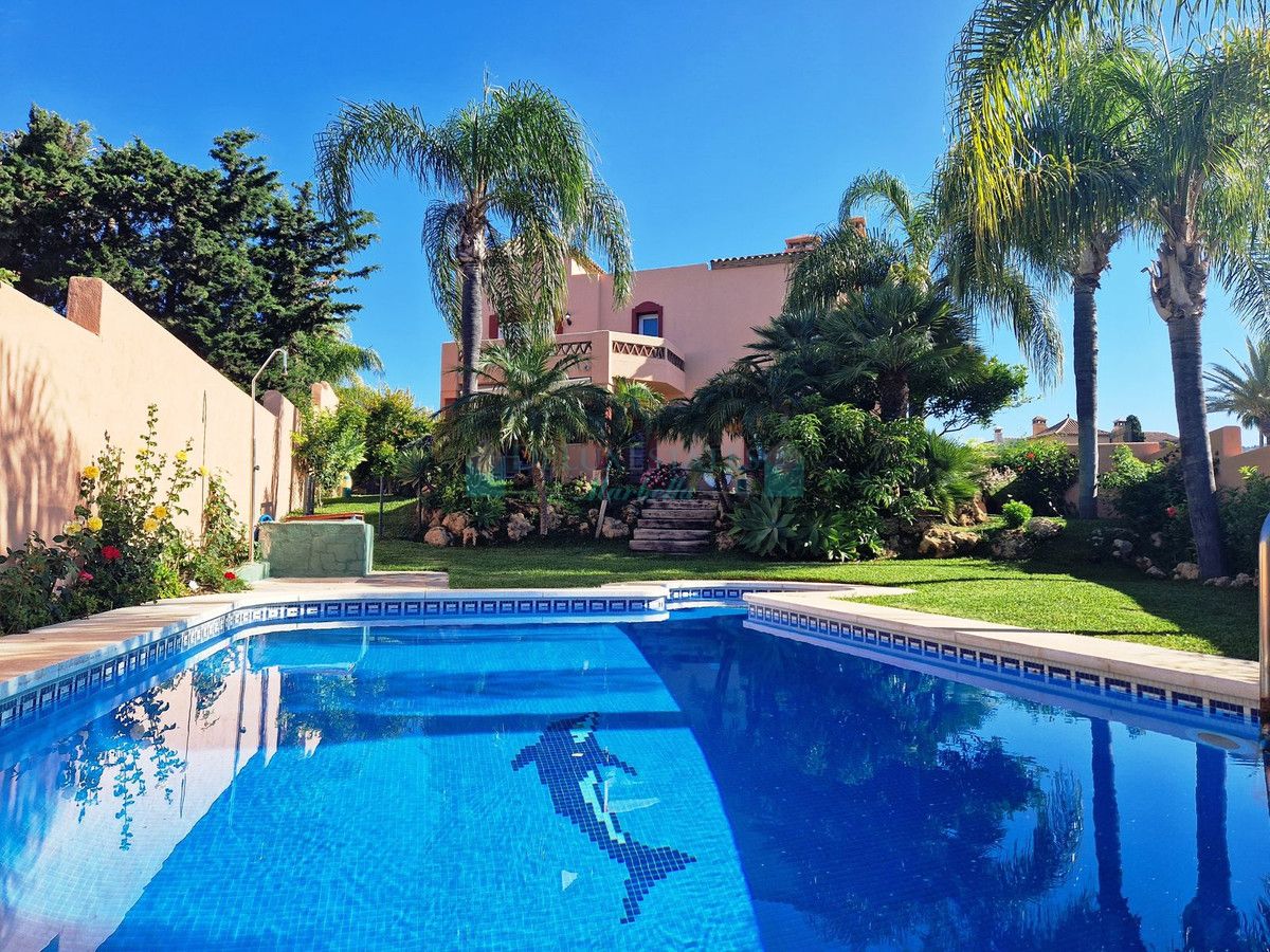 Villa for sale in Rio Real, Marbella East