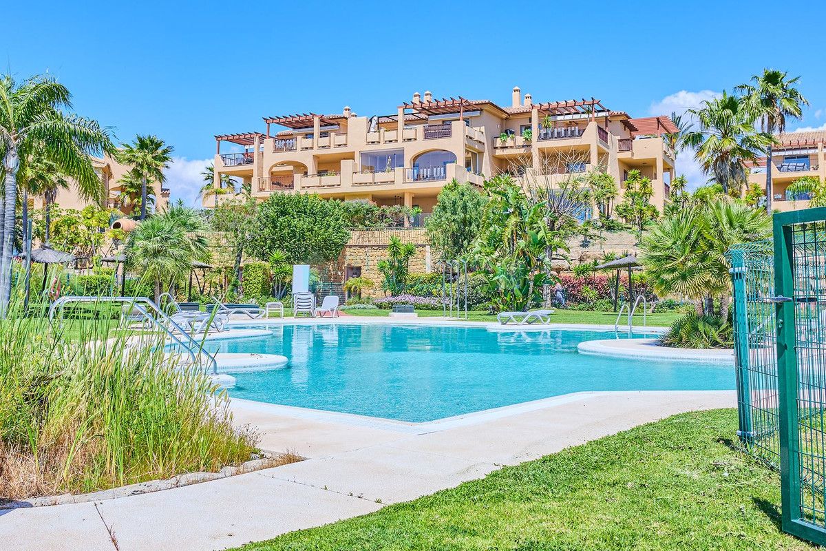 Ground Floor Apartment for sale in Benahavis