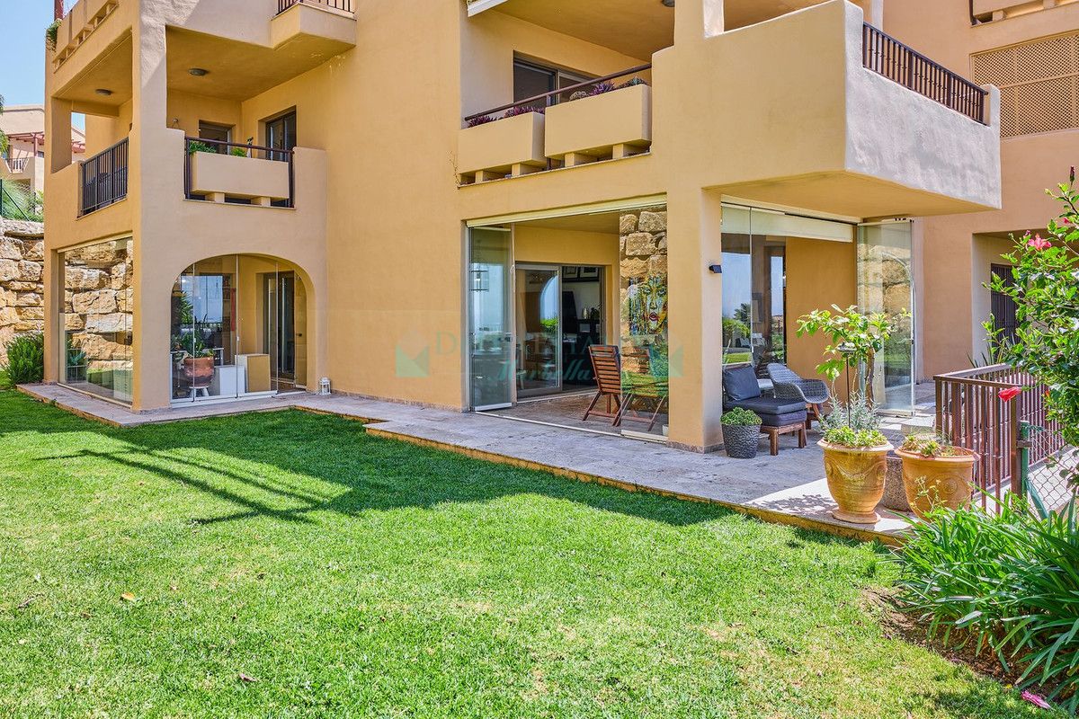 Ground Floor Apartment for sale in Benahavis