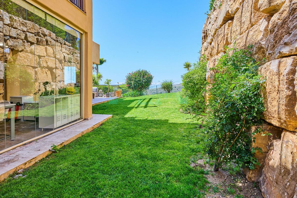 Ground Floor Apartment for sale in Benahavis