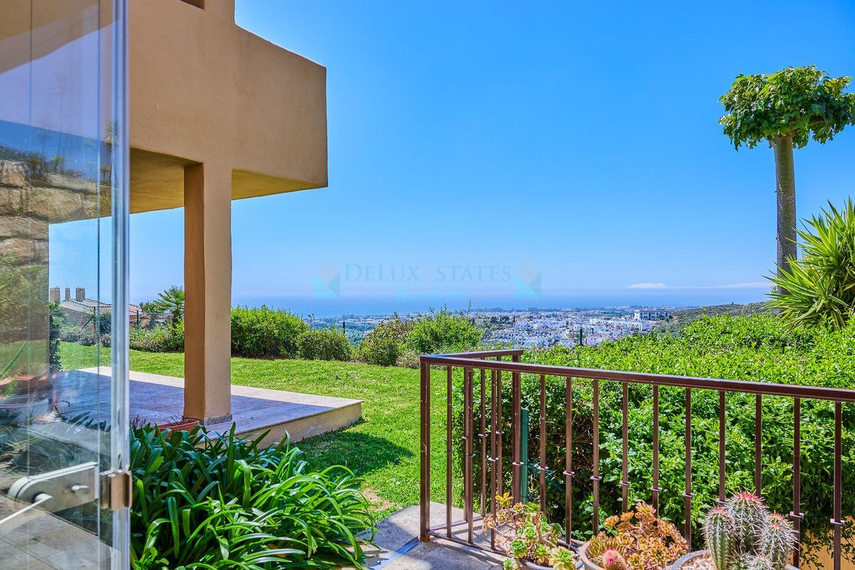 Ground Floor Apartment for sale in Benahavis