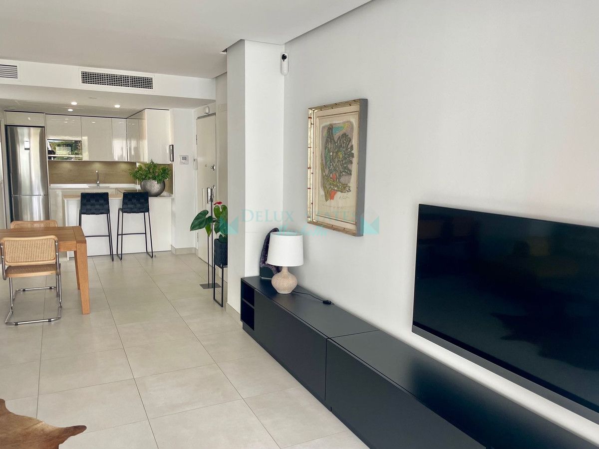 Apartamento en venta en Los Altos de los Monteros, Marbella Este