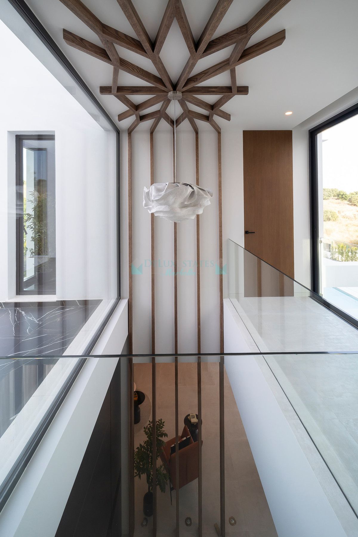 Villa for sale in El Paraiso, Estepona