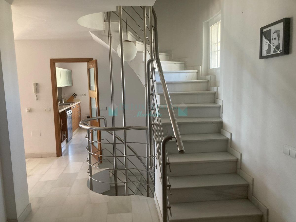 Town House for sale in Estepona