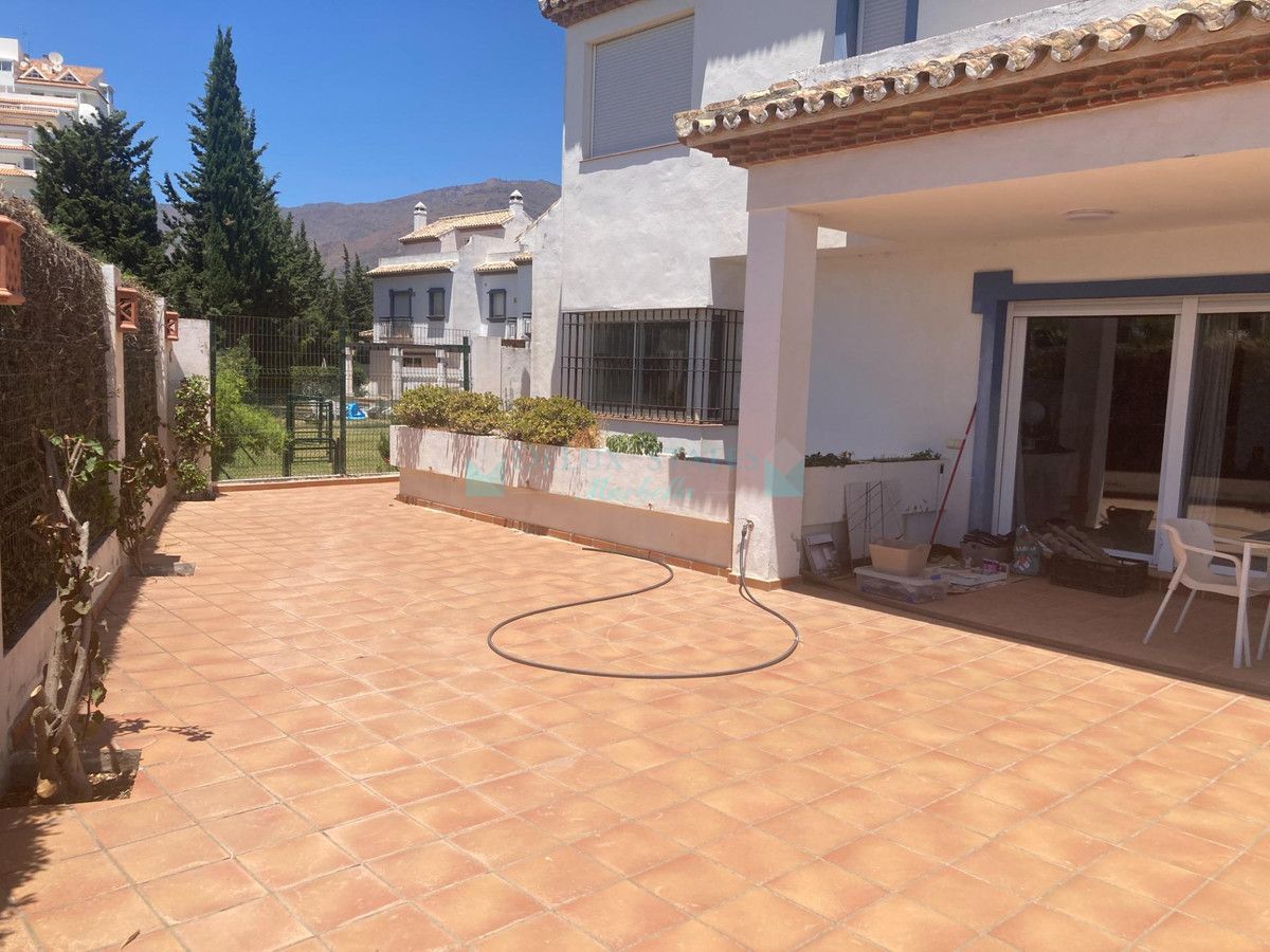 Town House for sale in Estepona