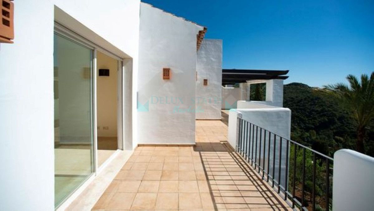 Penthouse for sale in La Quinta, Benahavis