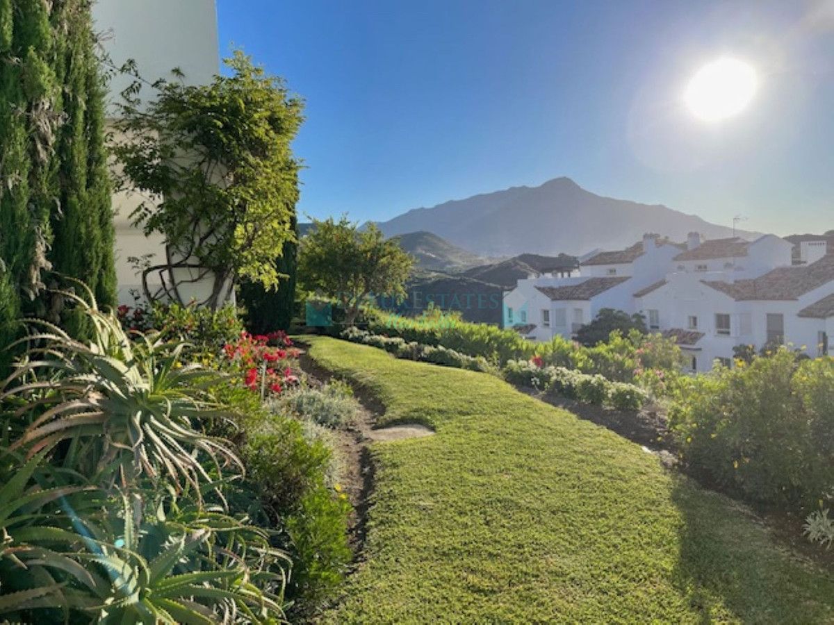 Penthouse for sale in La Quinta, Benahavis