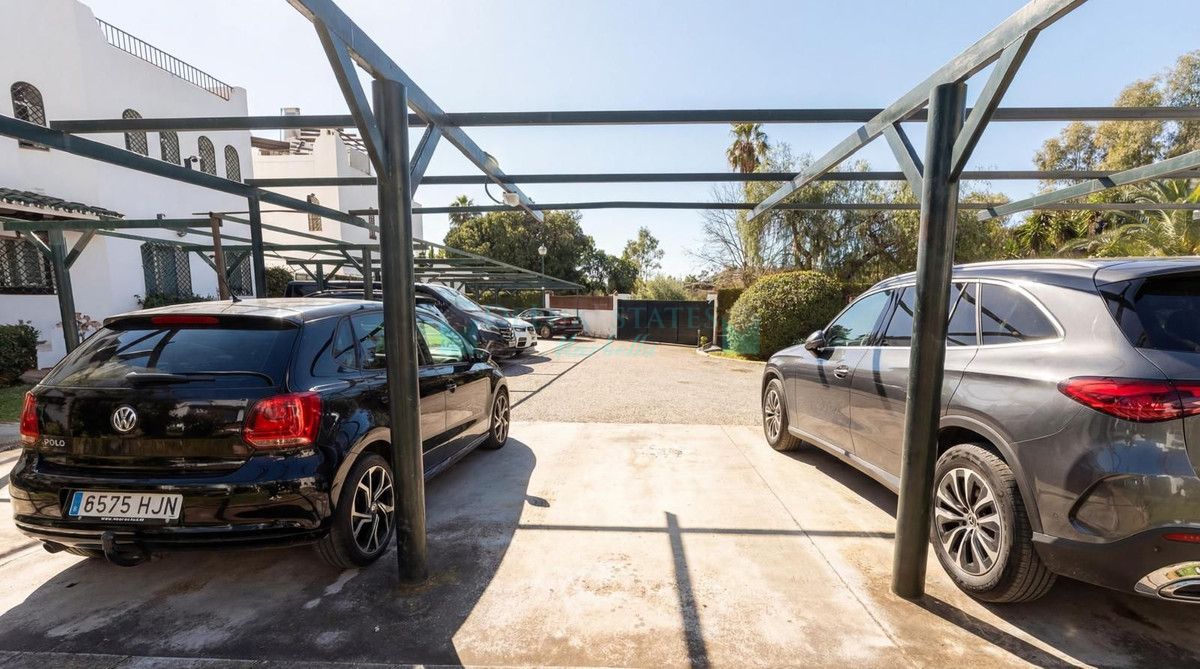 Town House for sale in Nueva Andalucia