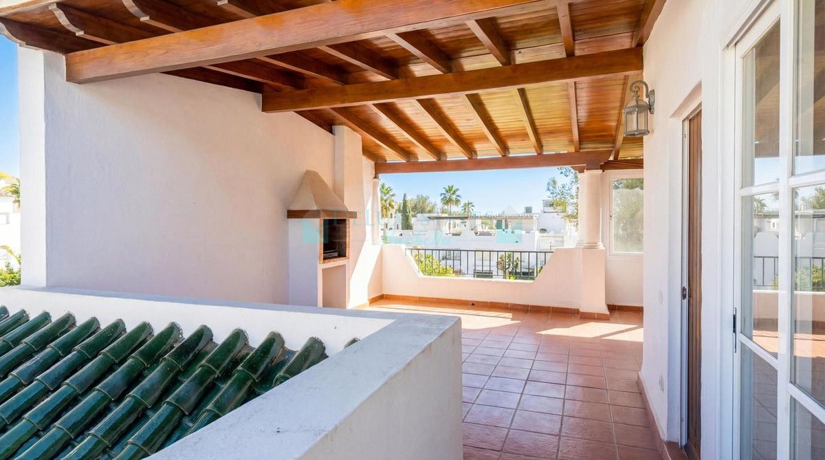 Town House for sale in Nueva Andalucia