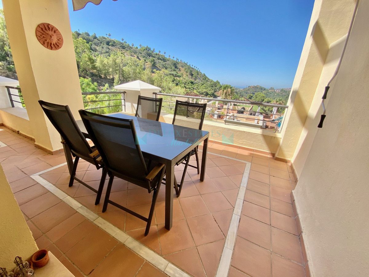 Apartamento en venta en Los Arqueros, Benahavis