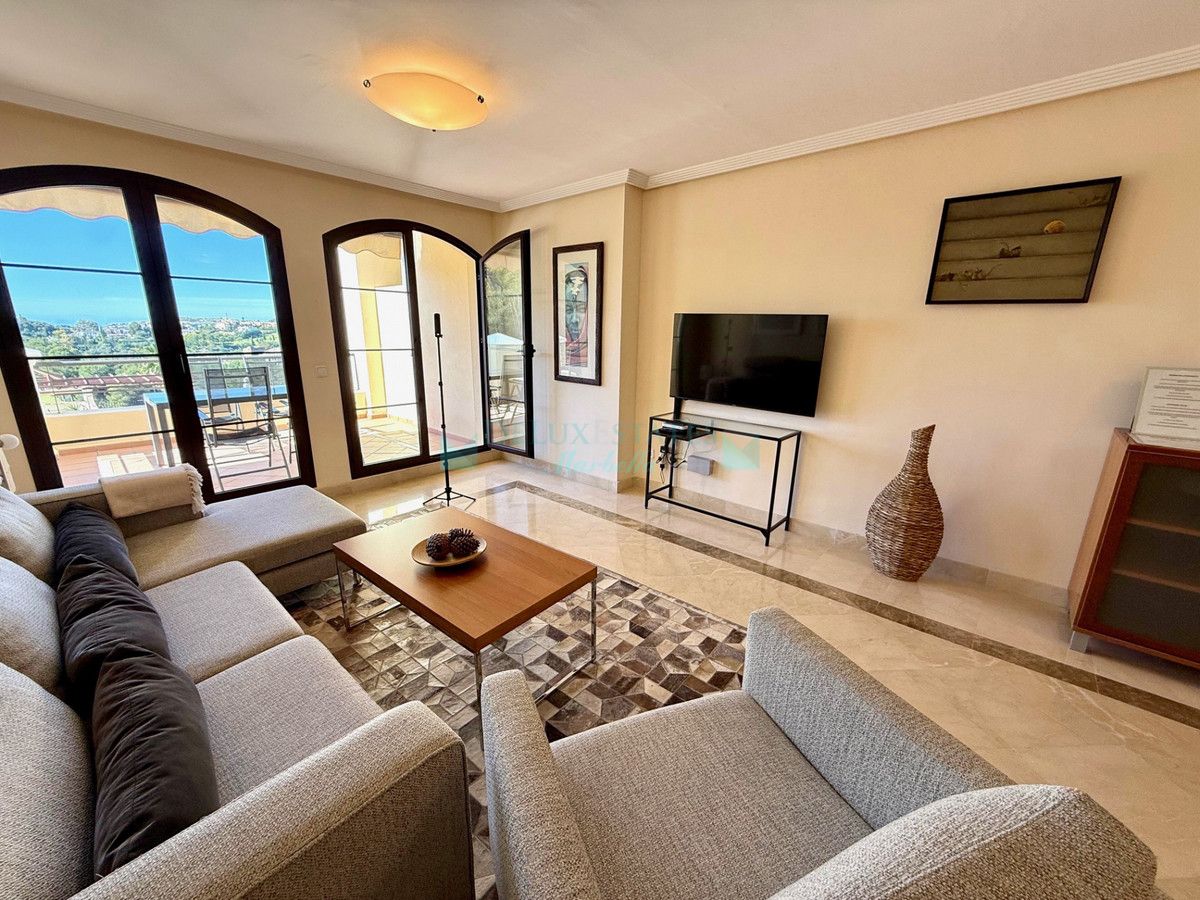 Apartamento en venta en Los Arqueros, Benahavis