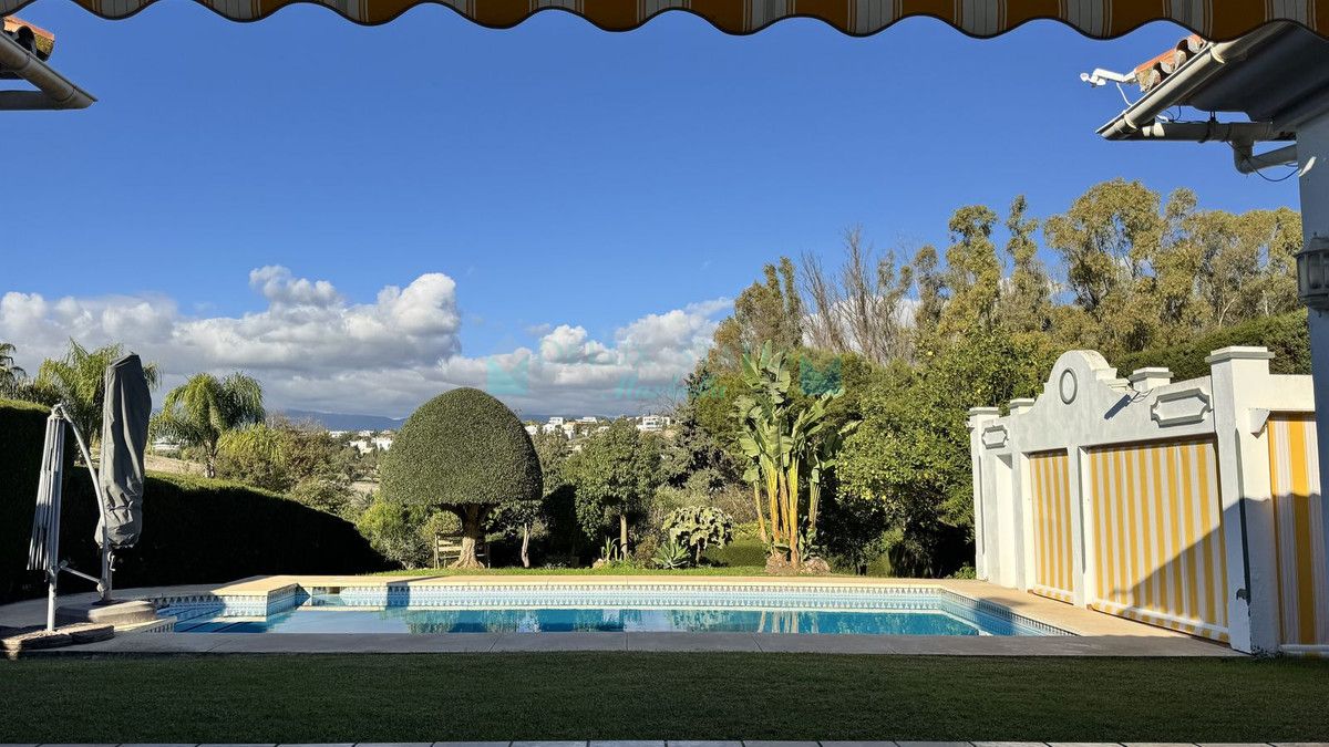 Villa en venta en El Paraiso, Estepona