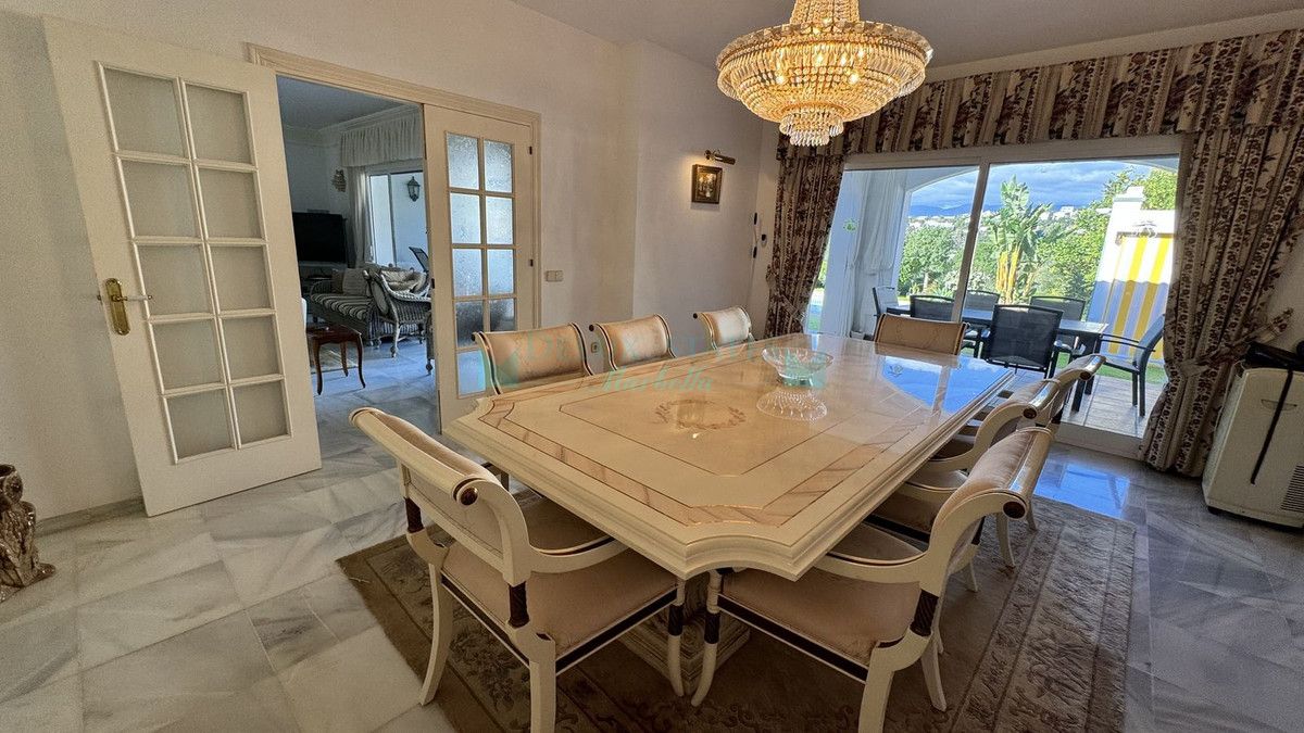 Villa en venta en El Paraiso, Estepona