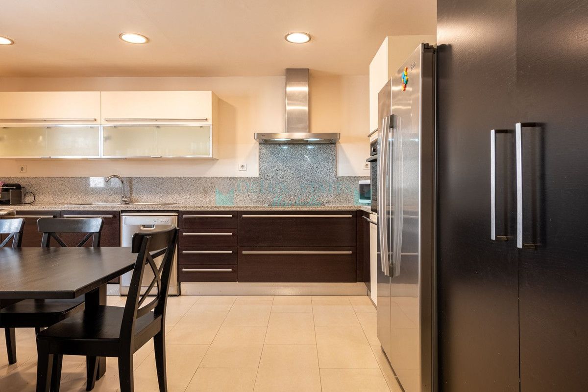 Town House for sale in Benahavis