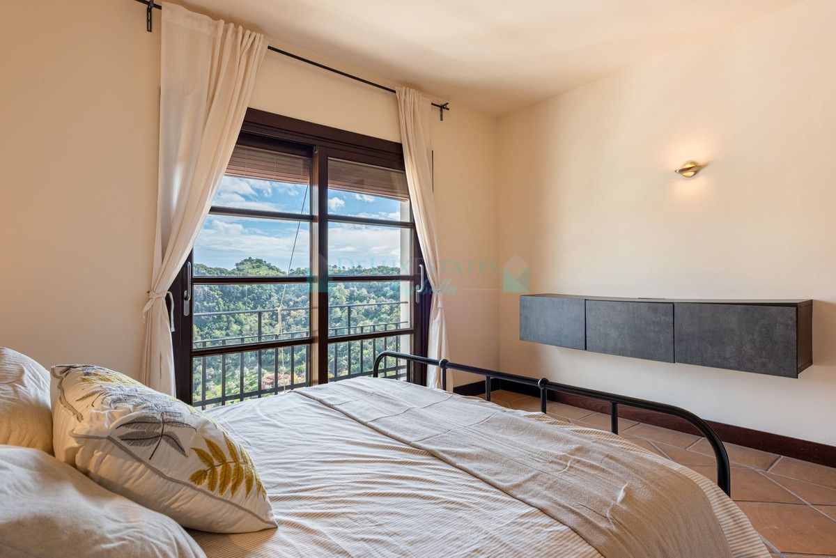 Town House for sale in Benahavis