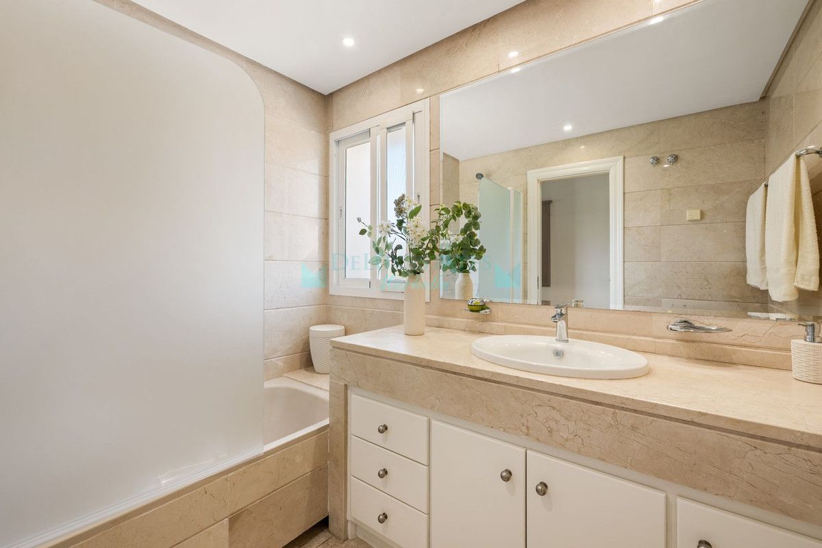 Penthouse for sale in Estepona