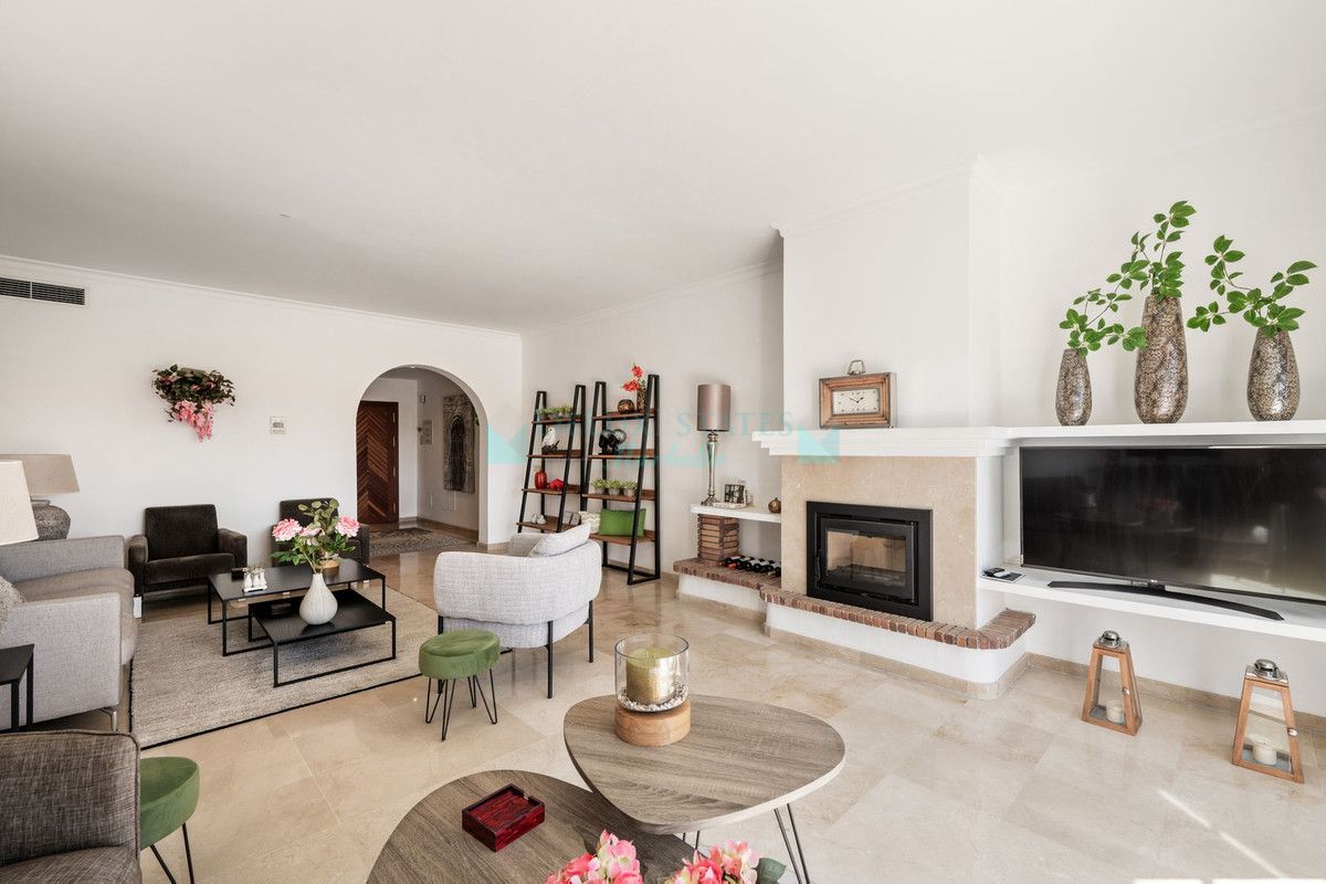 Penthouse for sale in Estepona