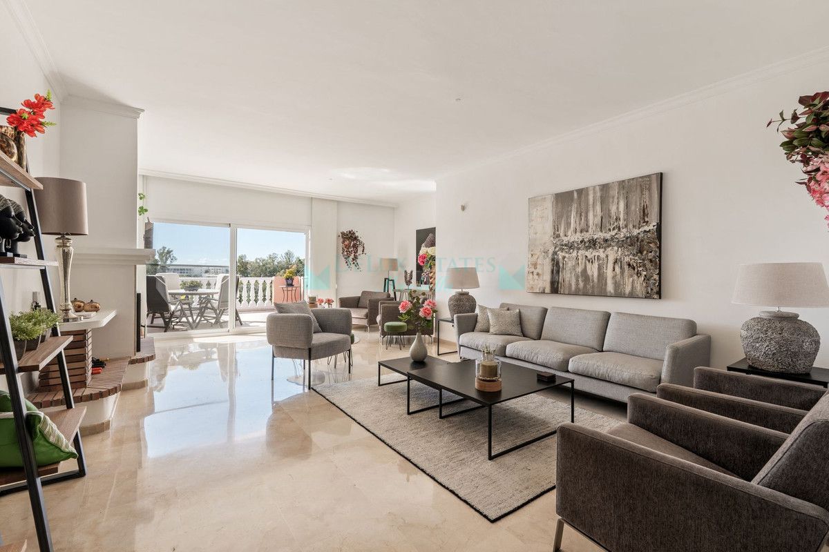 Penthouse for sale in Estepona