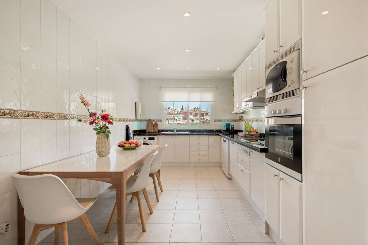 Penthouse for sale in Estepona