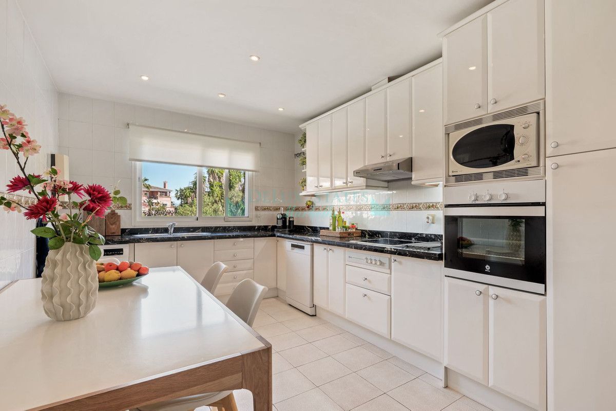 Penthouse for sale in Estepona