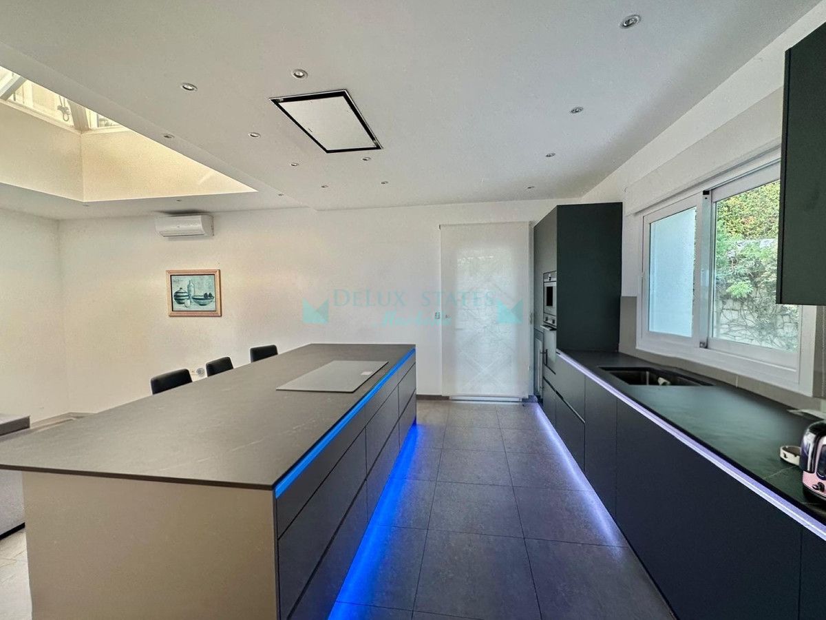 Villa for rent in Benahavis