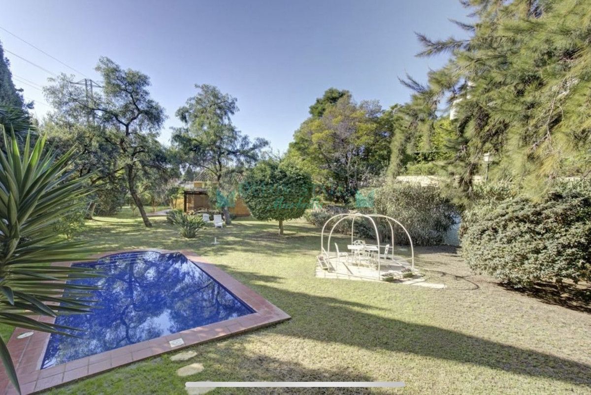 Villa for sale in El Rosario, Marbella East