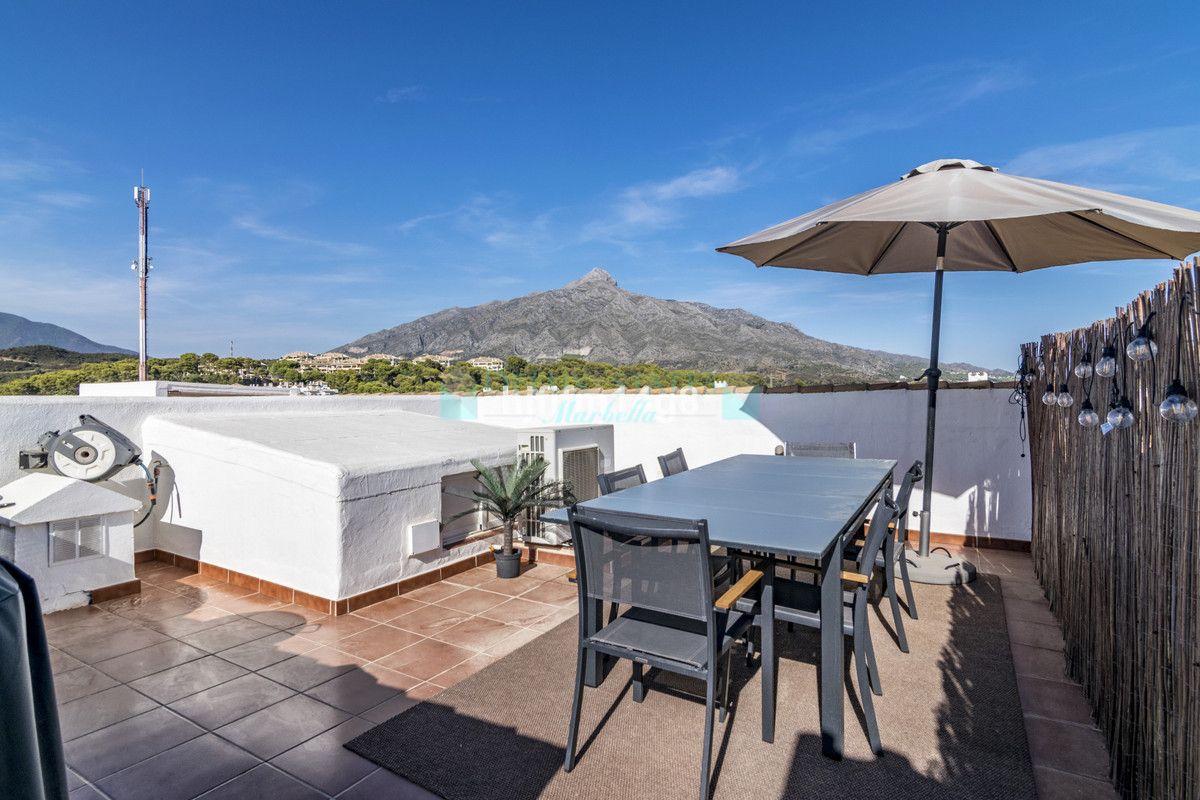 Town House for sale in Nueva Andalucia