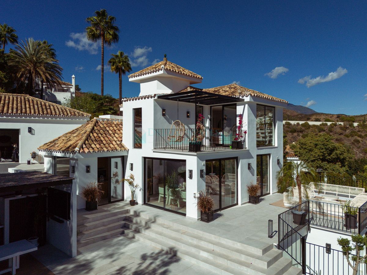 Villa for sale in Nueva Andalucia