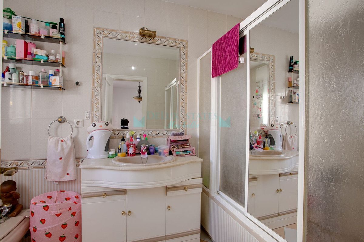 Town House for sale in Estepona